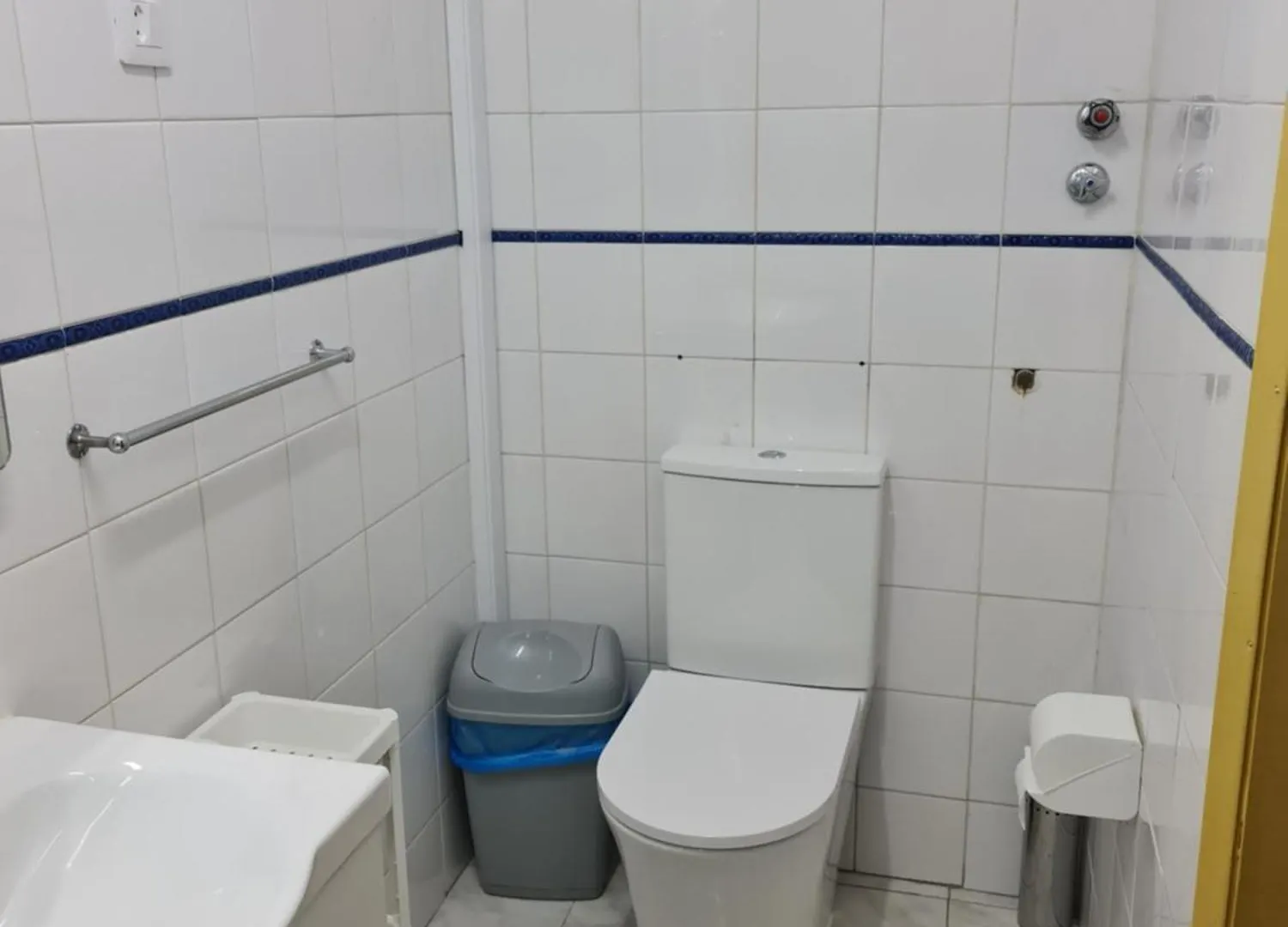 Hotel Pensao Residencial Flor Dos Cavaleiros Lisbona Affittacamere