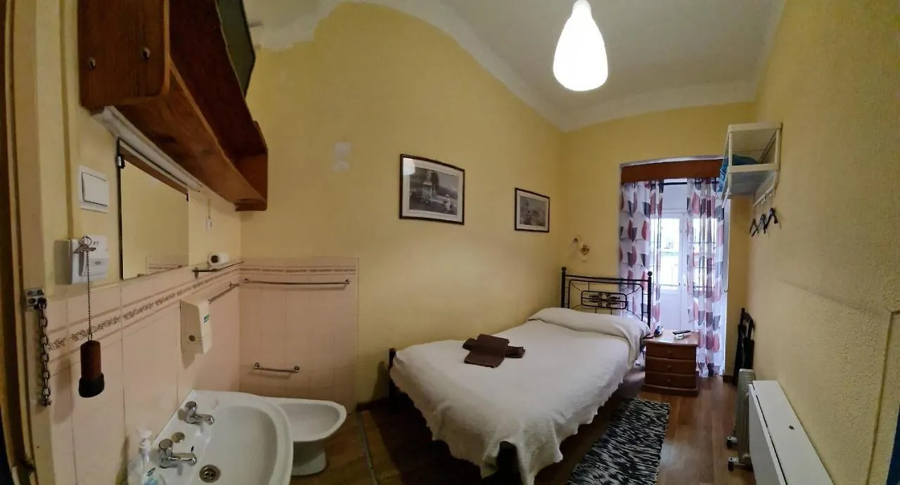** Guest house Pensao Residencial Flor Dos Cavaleiros Hotel Lisbon Portugal