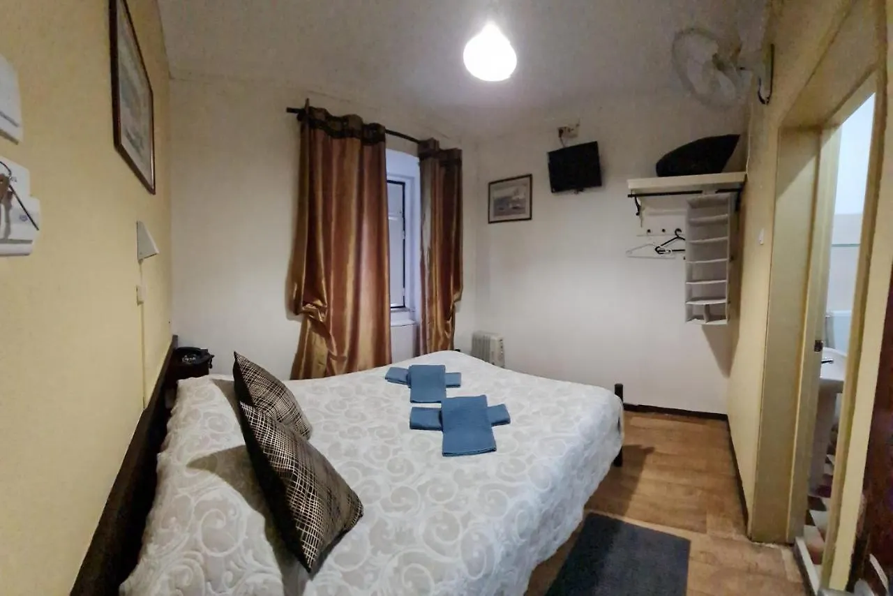 Guest house Pensao Residencial Flor Dos Cavaleiros Hotel Lisbon